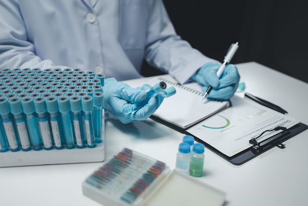 scientifique r&eacute;sultat d'analyse &eacute;chantillons